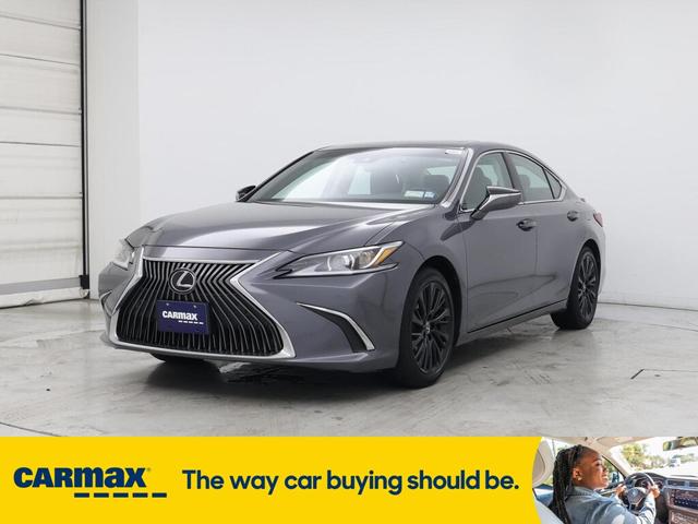 Photo of 2021 Gray Lexus ES 350