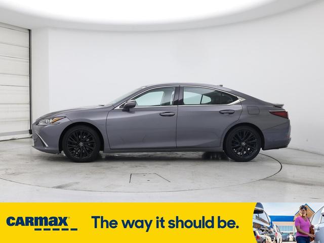 Photo of 2021 Gray Lexus ES 350