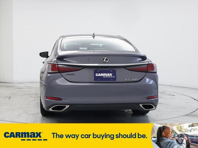 Photo of 2021 Gray Lexus ES 350