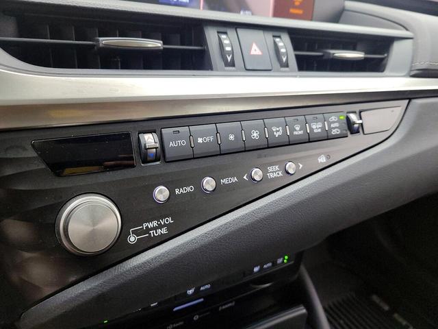 Photo of 2021 Gray Lexus ES 350