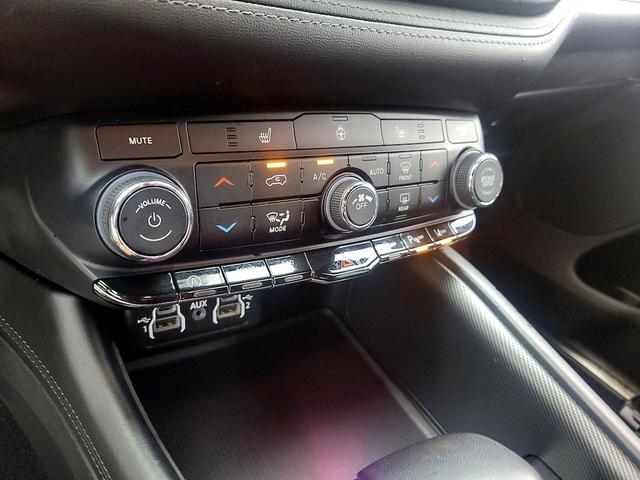 Photo of 2022 White Dodge Durango