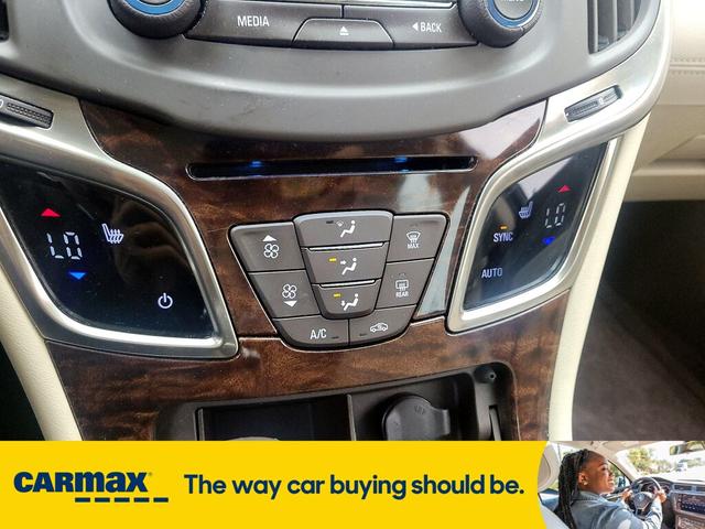 Photo of 2014 White Buick LaCrosse