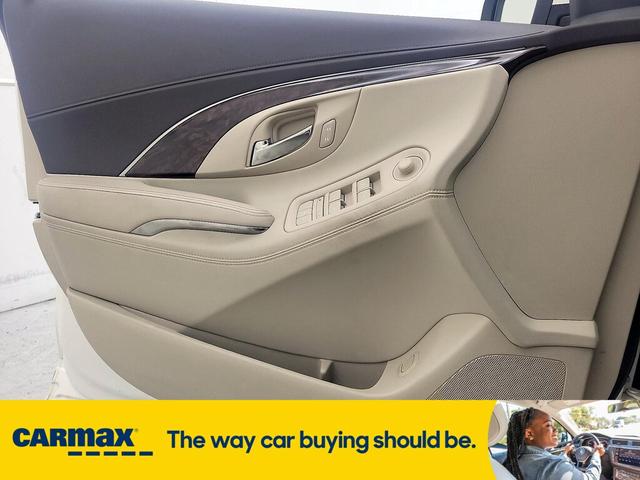 Photo of 2014 White Buick LaCrosse