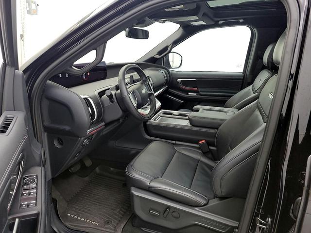 Photo of 2025 Black Ford Expedition