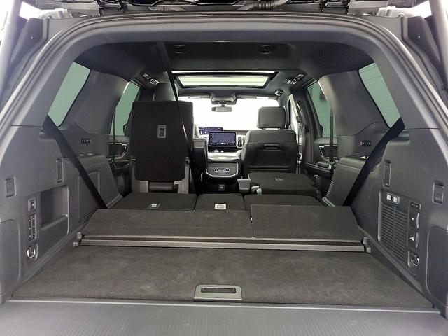 Photo of 2025 Black Ford Expedition