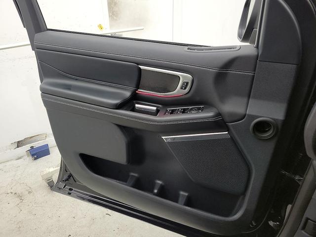 Photo of 2025 Black Ford Expedition