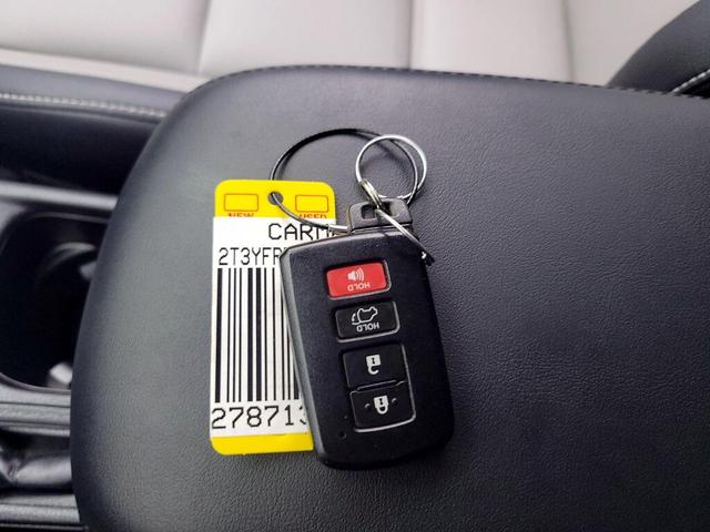 Photo of 2017 Gray Toyota RAV4