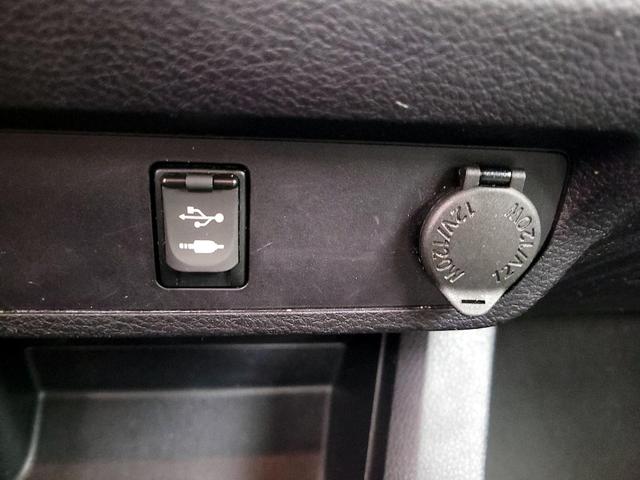 Photo of 2018 White Toyota Tacoma