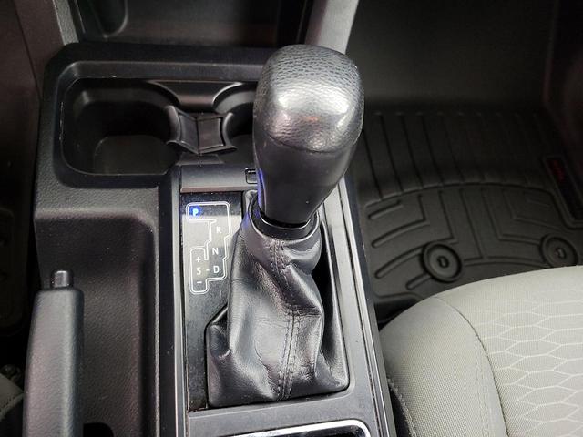 Photo of 2018 White Toyota Tacoma