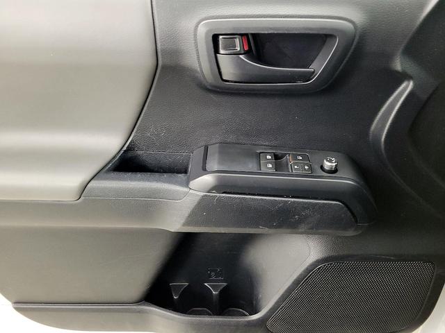 Photo of 2018 White Toyota Tacoma