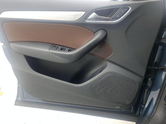 Photo of 2016 Blue Audi Q3