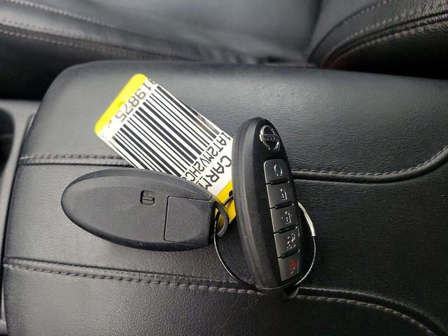 Photo of 2017 Black Nissan Rogue