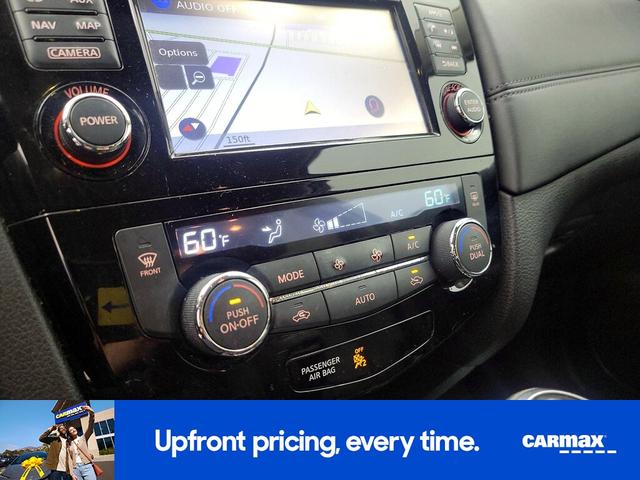 Photo of 2017 Black Nissan Rogue