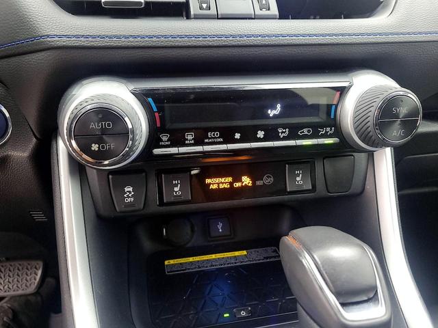 Photo of 2020 White Toyota RAV4 Hybrid