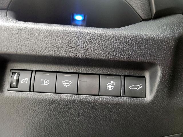 Photo of 2020 White Toyota RAV4 Hybrid