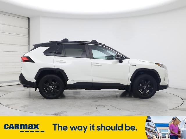 Photo of 2020 White Toyota RAV4 Hybrid
