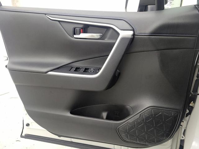 Photo of 2020 White Toyota RAV4 Hybrid