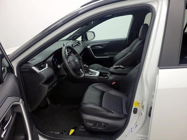 Photo of 2020 White Toyota RAV4 Hybrid