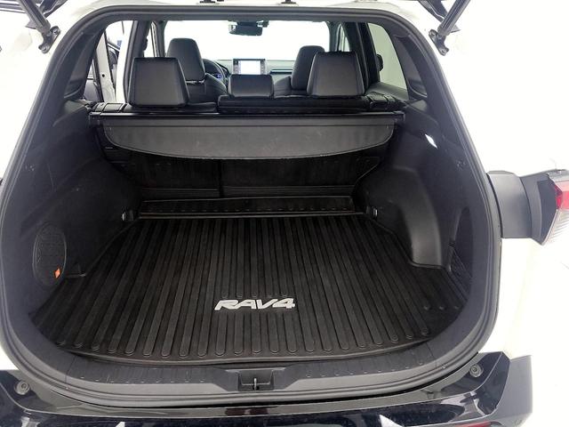 Photo of 2020 White Toyota RAV4 Hybrid