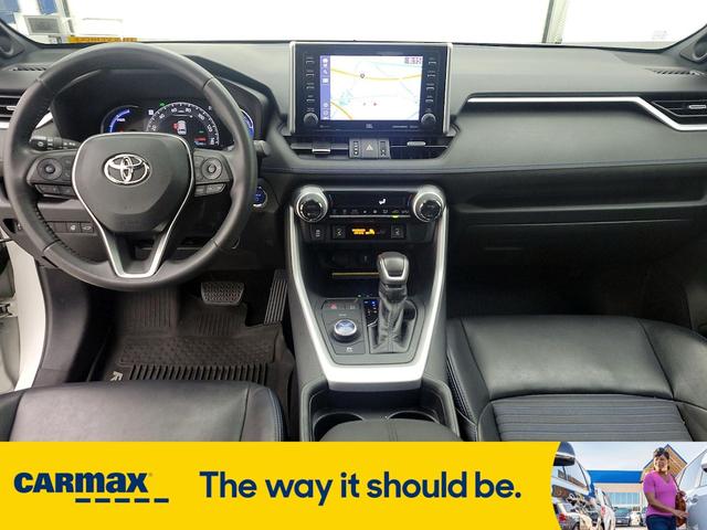 Photo of 2020 White Toyota RAV4 Hybrid