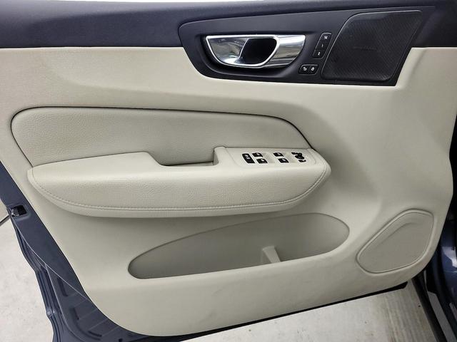 Photo of 2019 Blue Volvo XC60