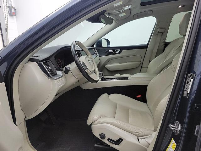 Photo of 2019 Blue Volvo XC60