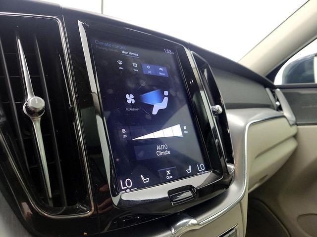 Photo of 2019 Blue Volvo XC60