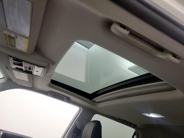 Photo of 2022 White Toyota 4Runner