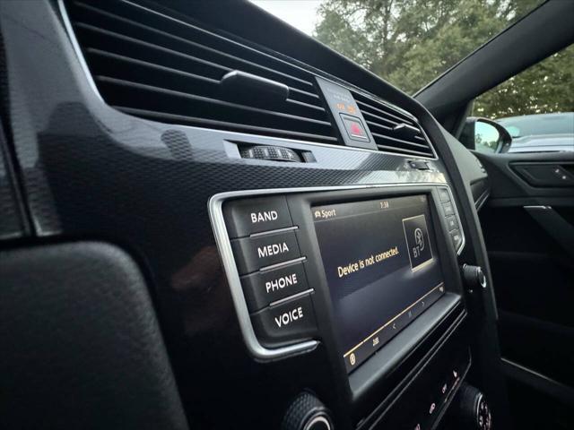 Photo of 2016 Deep Black Pearl Volkswagen Golf GTI