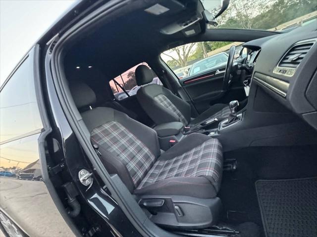Photo of 2016 Deep Black Pearl Volkswagen Golf GTI