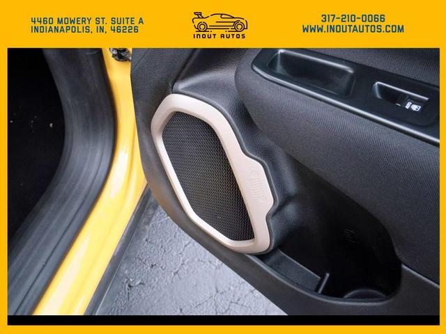 Photo of 2017 Yellow Jeep Renegade