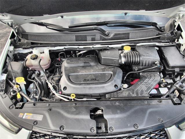 Photo of 2023 Bright White Clearcoat Chrysler Pacifica