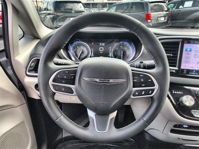 Photo of 2023 Bright White Clearcoat Chrysler Pacifica