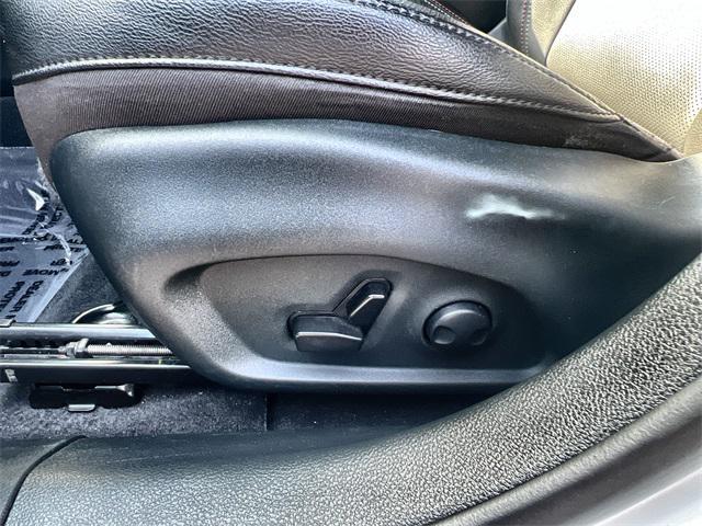 Photo of 2024 Bright White Clearcoat Jeep Compass