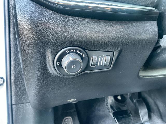 Photo of 2024 Bright White Clearcoat Jeep Compass