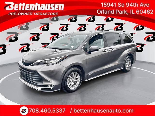 Photo of 2021 Predawn Gray Mica Toyota Sienna