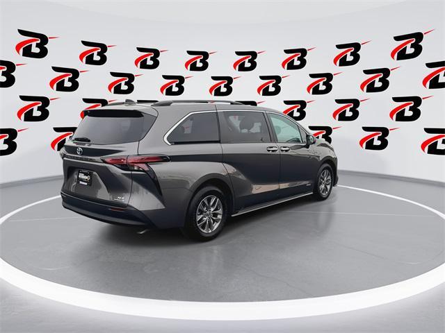 Photo of 2021 Predawn Gray Mica Toyota Sienna