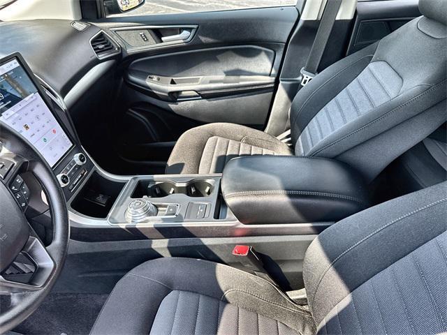 Photo of 2024 Carbonized Gray Metallic Ford Edge