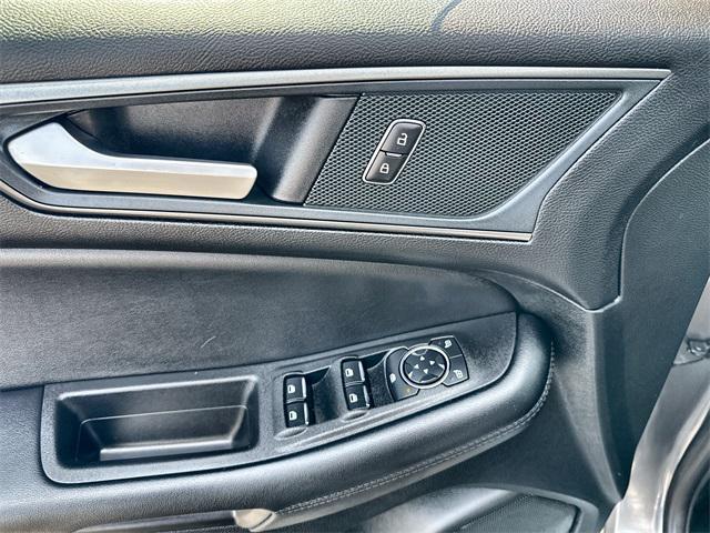Photo of 2024 Carbonized Gray Metallic Ford Edge
