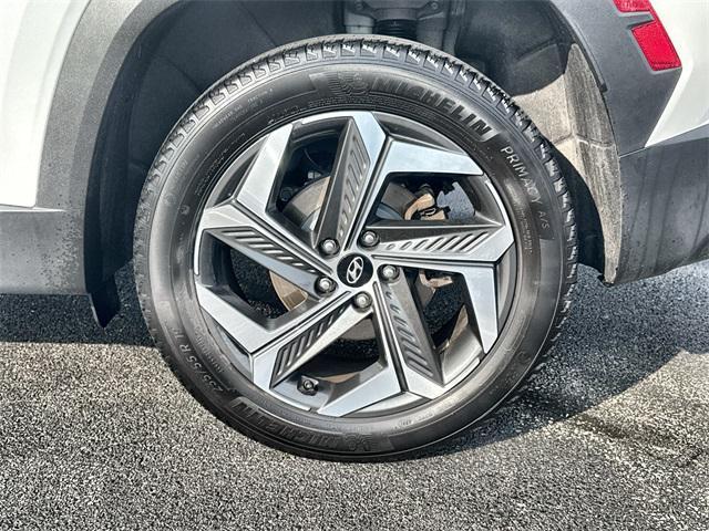 Photo of 2022 Quartz White Hyundai TUCSON
