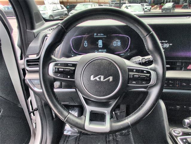 Photo of 2023 Glacial White Pearl Kia Sportage