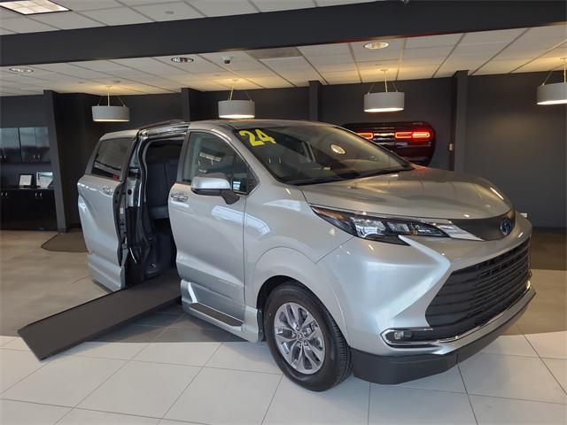 Photo of 2024 Celestial Silver Toyota Sienna