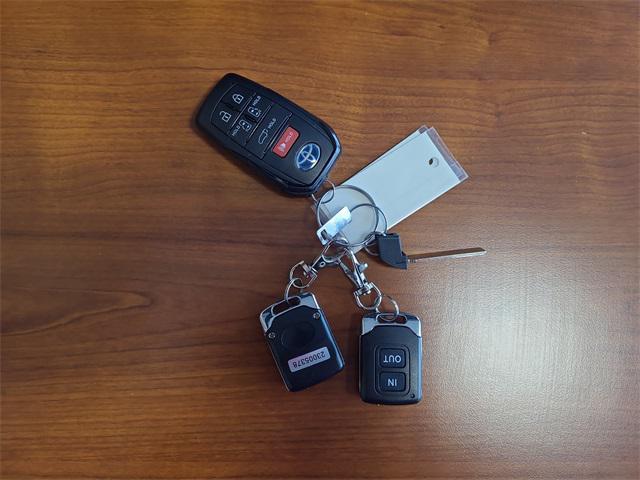 Photo of 2024 Celestial Silver Toyota Sienna