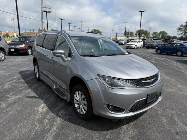 Photo of 2018 Billet Silver Metallic Clearcoat Chrysler Pacifica