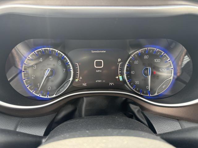 Photo of 2018 Billet Silver Metallic Clearcoat Chrysler Pacifica