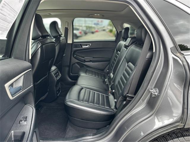 Photo of 2022 Carbonized Gray Metallic Ford Edge