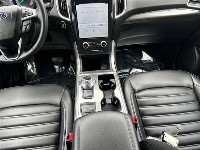 Photo of 2022 Carbonized Gray Metallic Ford Edge