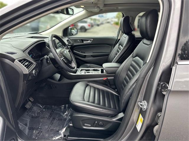 Photo of 2022 Carbonized Gray Metallic Ford Edge