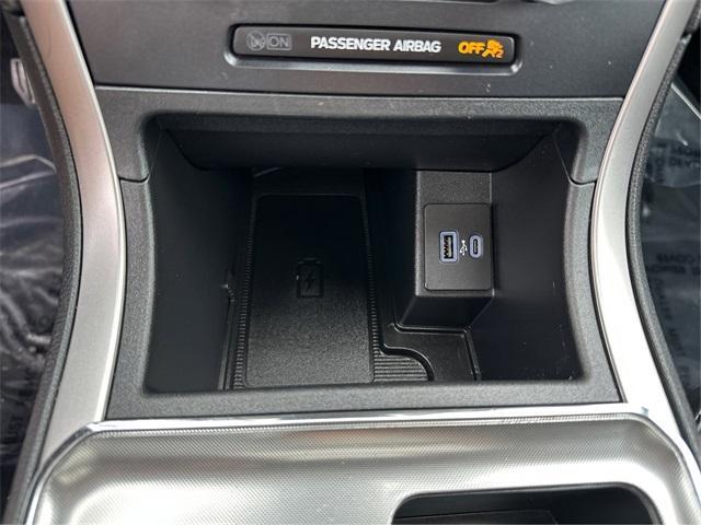 Photo of 2022 Carbonized Gray Metallic Ford Edge