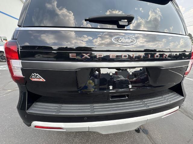 Photo of 2023 Agate Black Metallic Ford Expedition